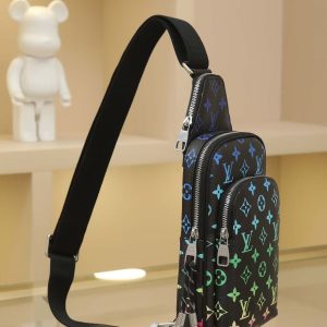 Alternative view of This Avenue crossbody bag in Damier Graphite canvas is the perfect companion for urban living: compact and stylish, it exudes a casual, carefree attitude. Its "smart" shoulder strap design allows for comfortable wear on either the left or right shoulder. The ergonomic shape enhances carrying comfort, while the dual-zipper closure ensures your valuables stay secure. Dimensions: 20*31*5.7cm